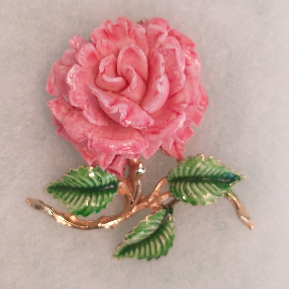 Vintage, unsigned pink rose and gold tone brooch. 2 inch. - Picture 1 of 5